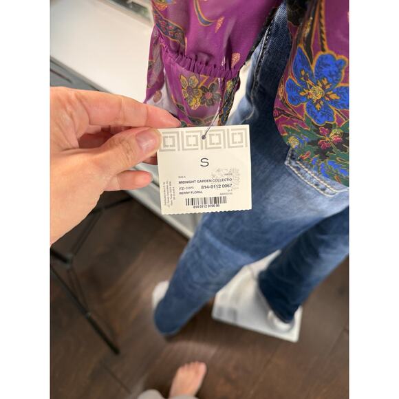 Beautiful NWTs Liz Claiborne Top Size S - Picture 5 of 7